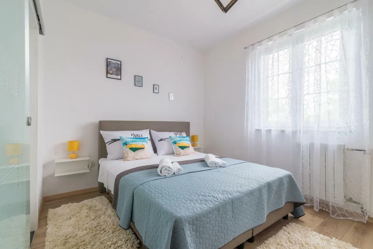 S&I Peaceful Holiday Home With Pool & Jacuzzi 0*, Galovac (Zadar)